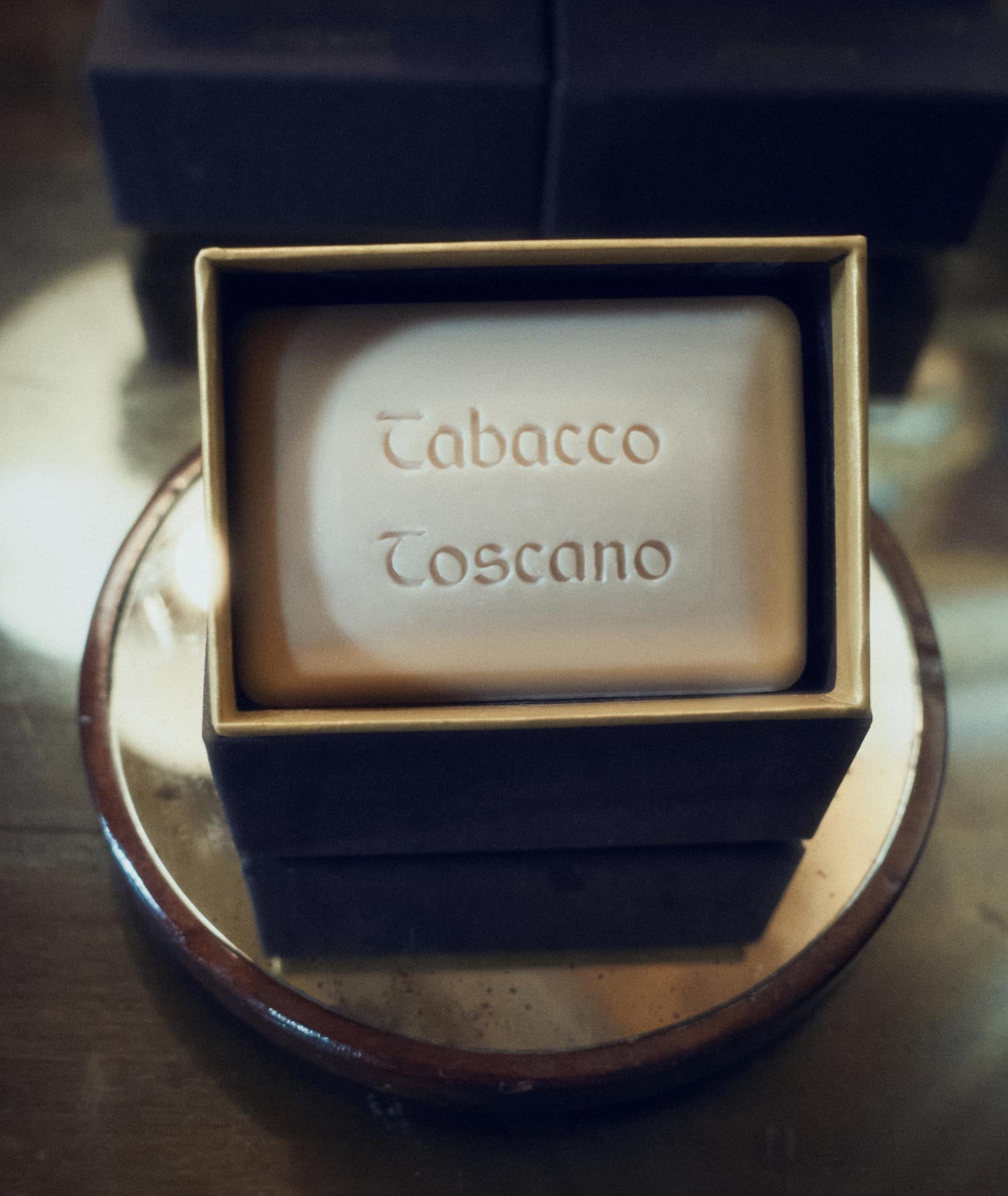 Tabacco Toscano Sapone 250ml ギフトボックス入り Tabacco Toscano: Scented Soap Bar - Santa Maria Novella UK