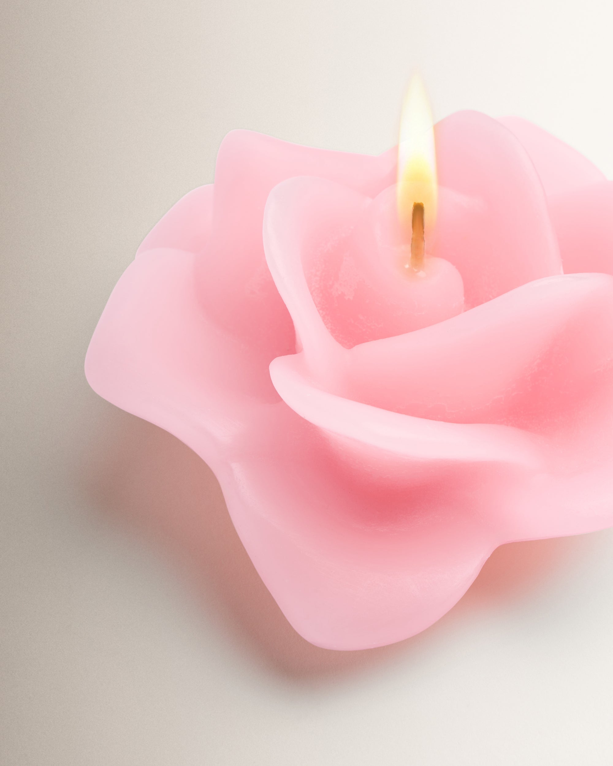 Rosa Shaped Scented Candle