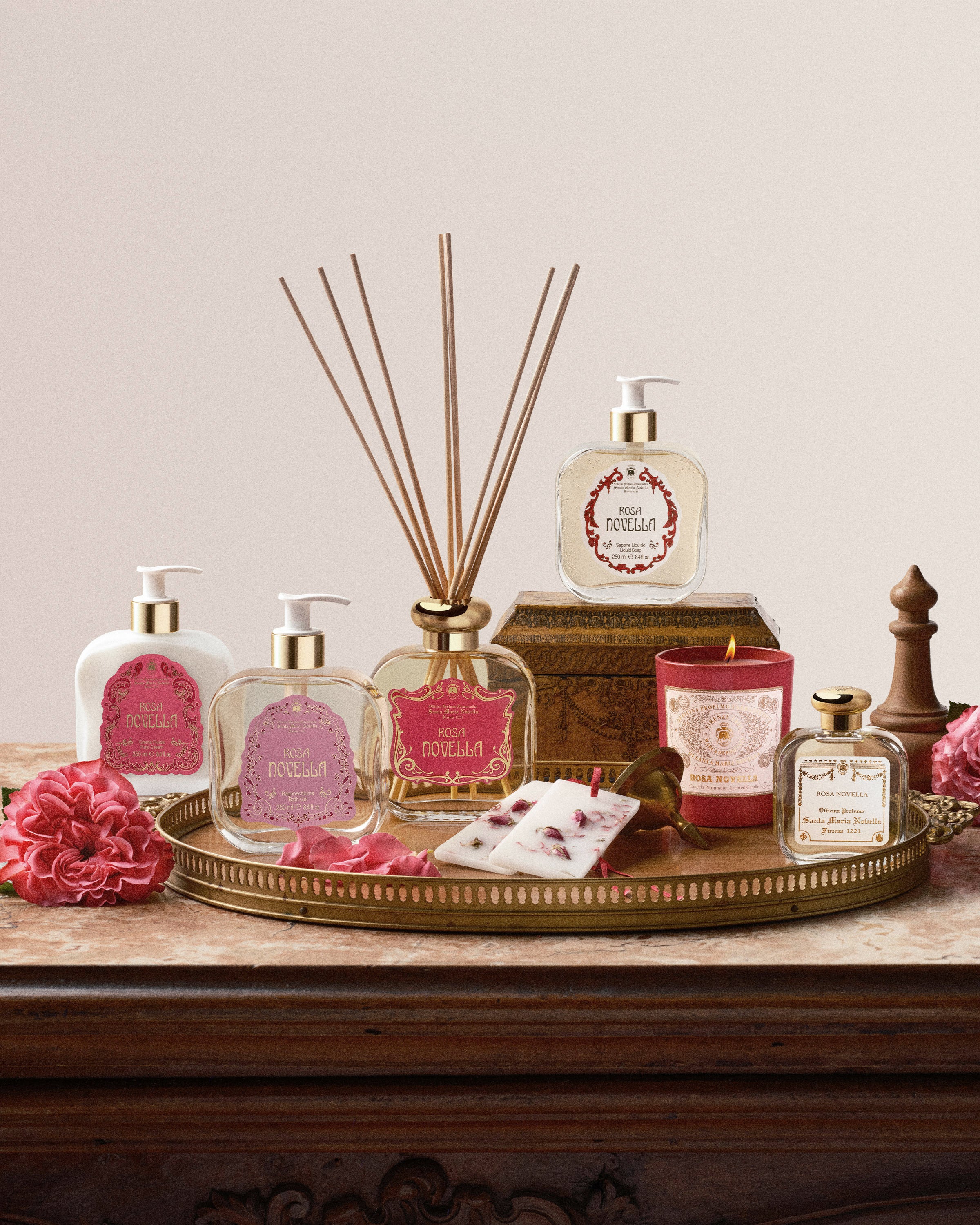 Santa Maria Novella レザービューティケース(バニティケース) Rosa Novella: Luxury Shower Gel - Santa Maria Novella UK